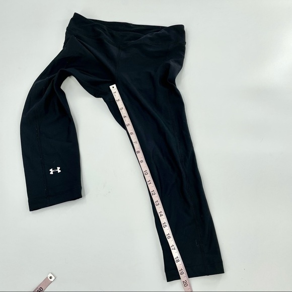 HeatGear Under Armour Capris in Black - Picture 6 of 10